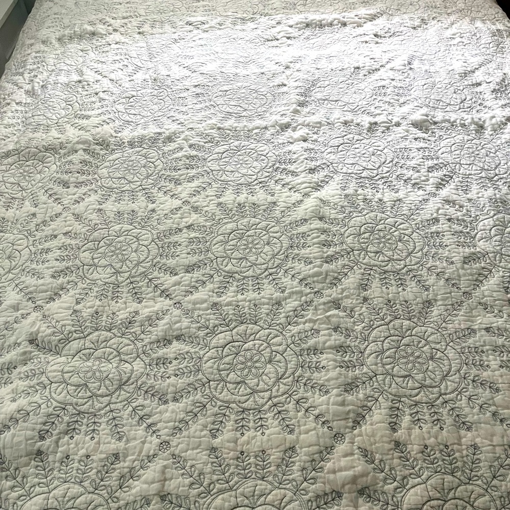 Beautiful Anthropologie quilt cottage, boho, farmhouse